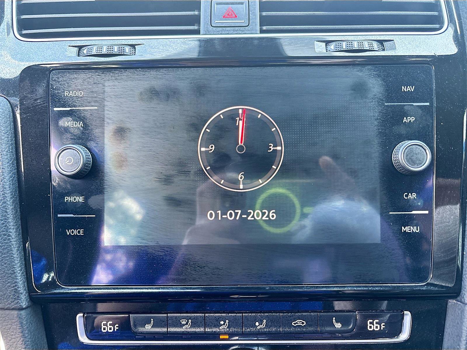 Used 2018 Volkswagen Golf 4-Door image 16