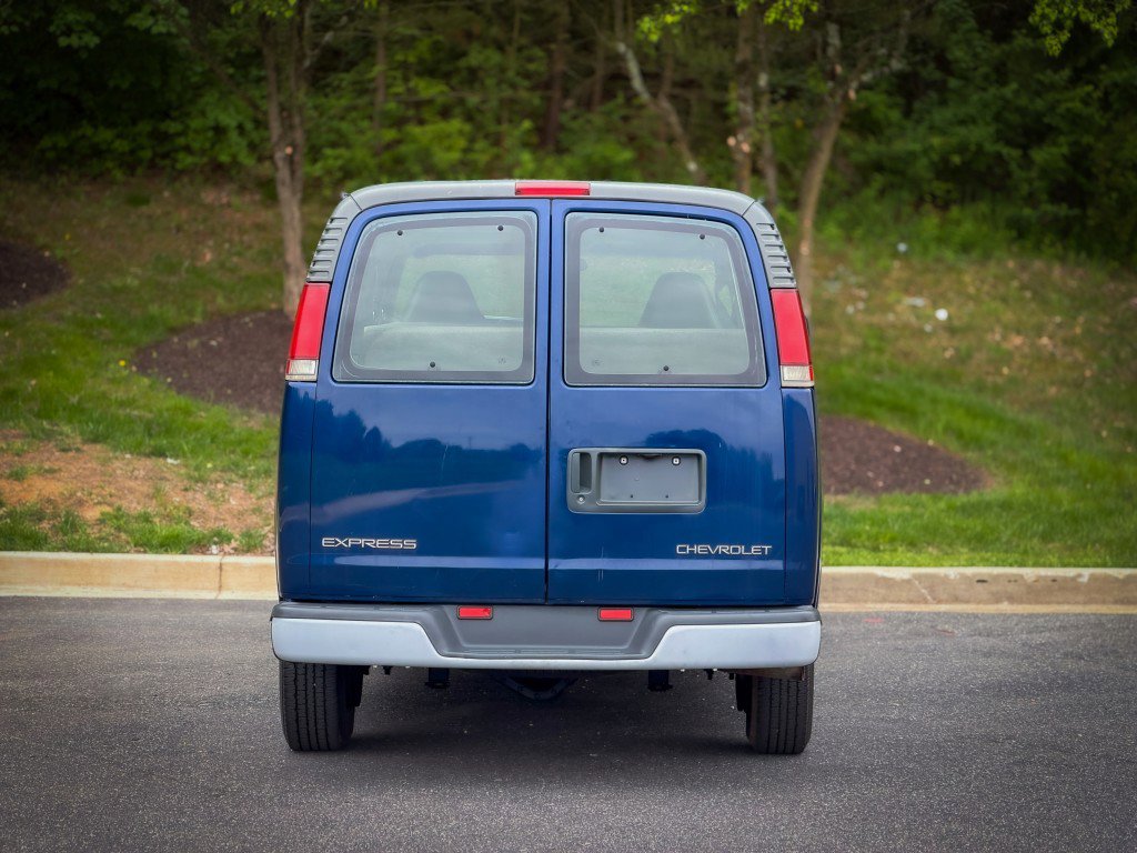 Used 2001 Chevrolet Express 3500 Extended Passenger w/ Preferred Equipment Group RWD image 10