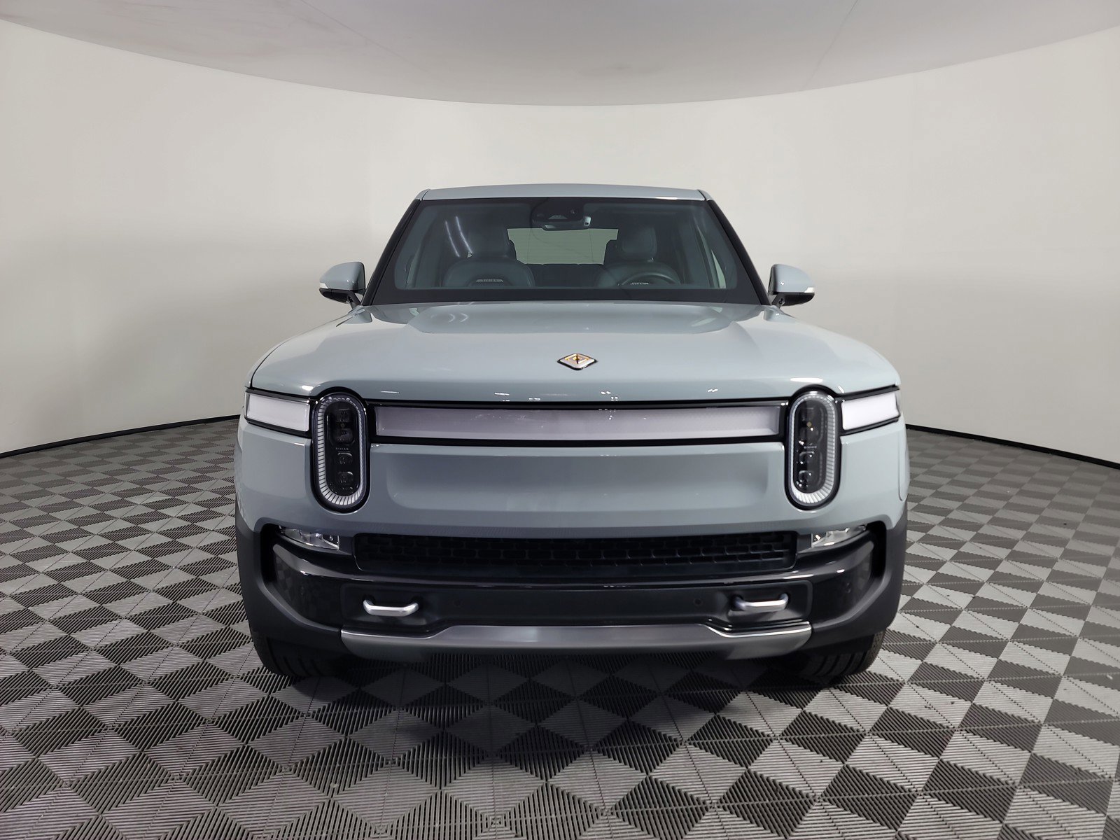 Used 2024 Rivian R1T Adventure AWD/4WD image 8