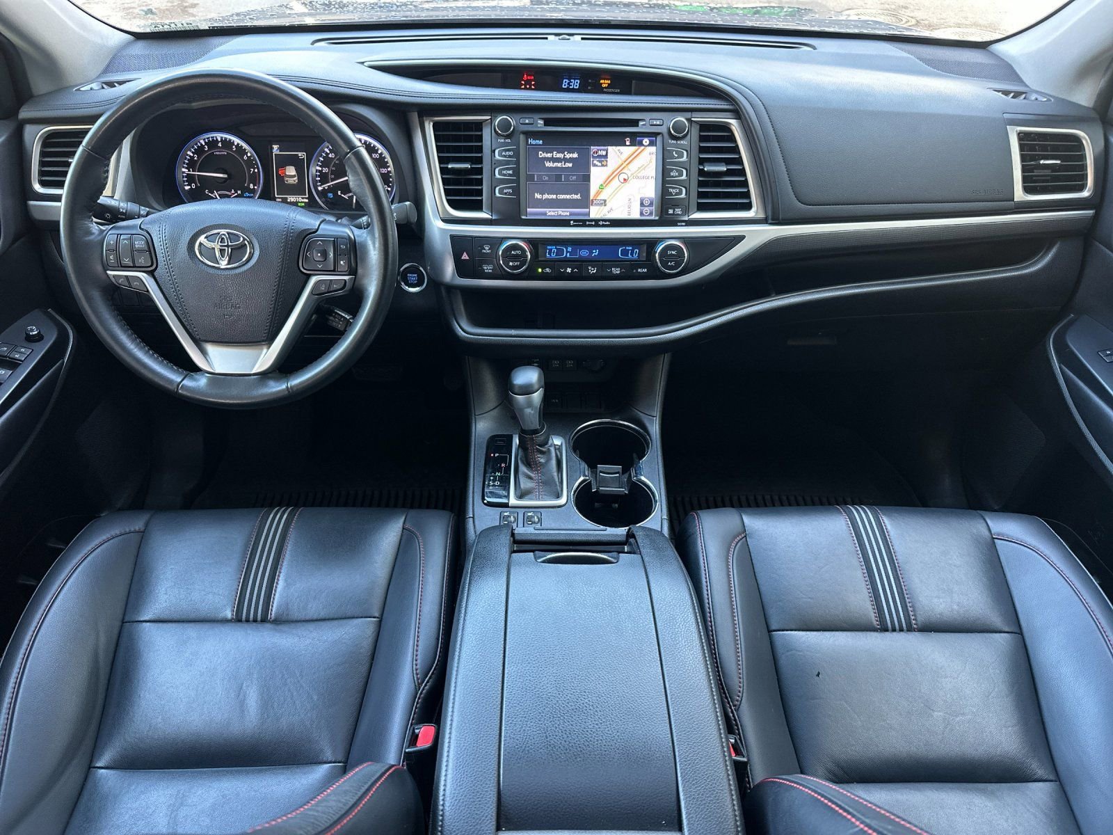 Used 2019 Toyota Highlander SE FWD image 12