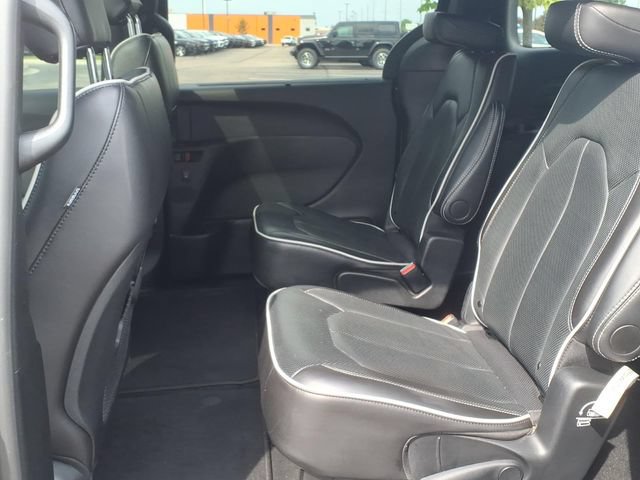 Certified 2024 Chrysler Pacifica Limited w/ S Appearance Package AWD/4WD image 14