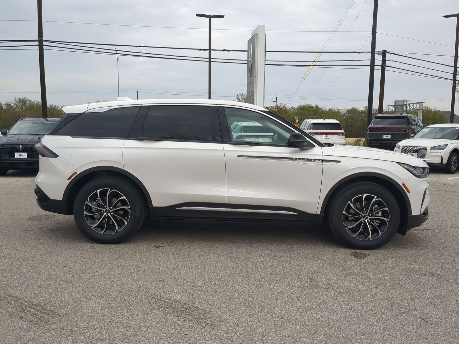 New 2026 Lincoln Nautilus Premier image 2