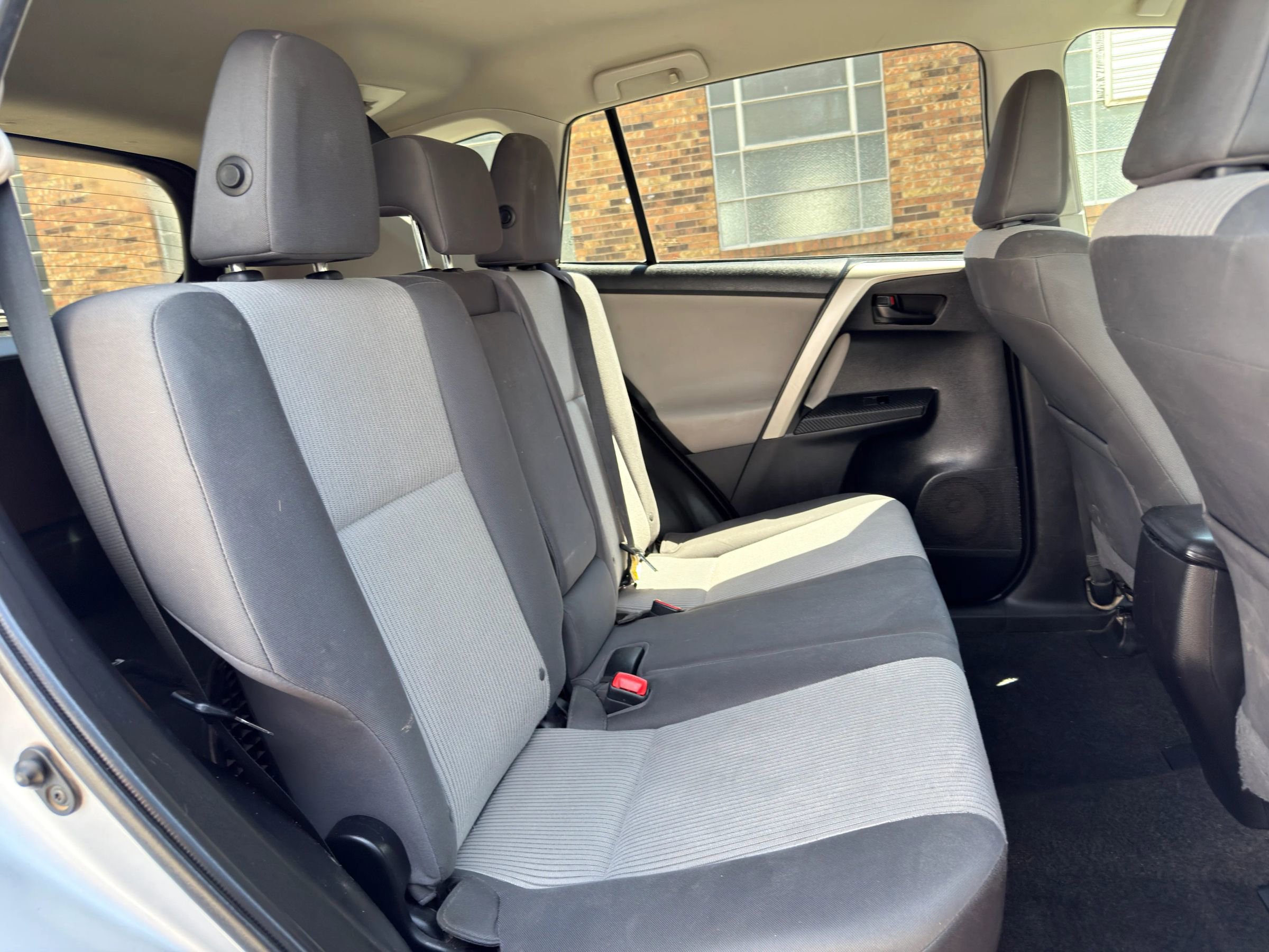 Used 2015 Toyota RAV4 LE AWD/4WD image 19