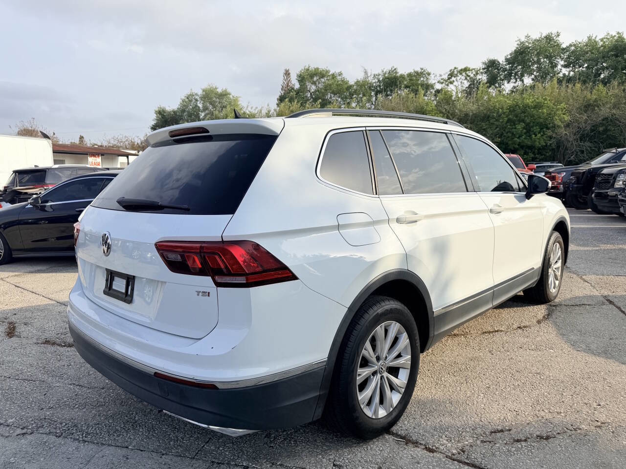 Used 2018 Volkswagen Tiguan SE FWD image 17