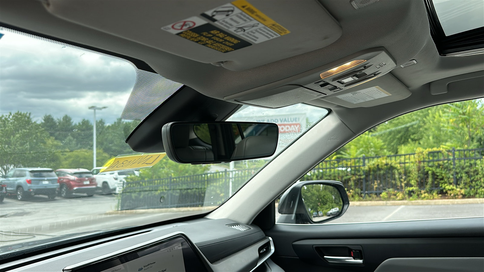 Used 2023 Toyota Highlander XLE FWD image 24