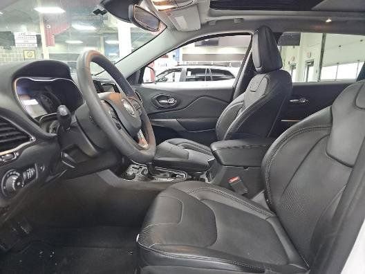 Used 2021 Jeep Cherokee Limited image 2