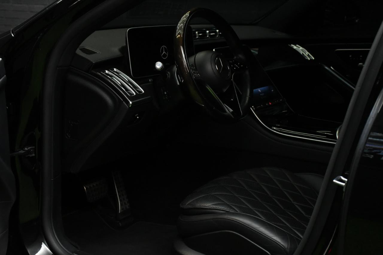 Used 2022 Mercedes-Benz S 580 4MATIC Sedan w/ AMG Line Package image 17
