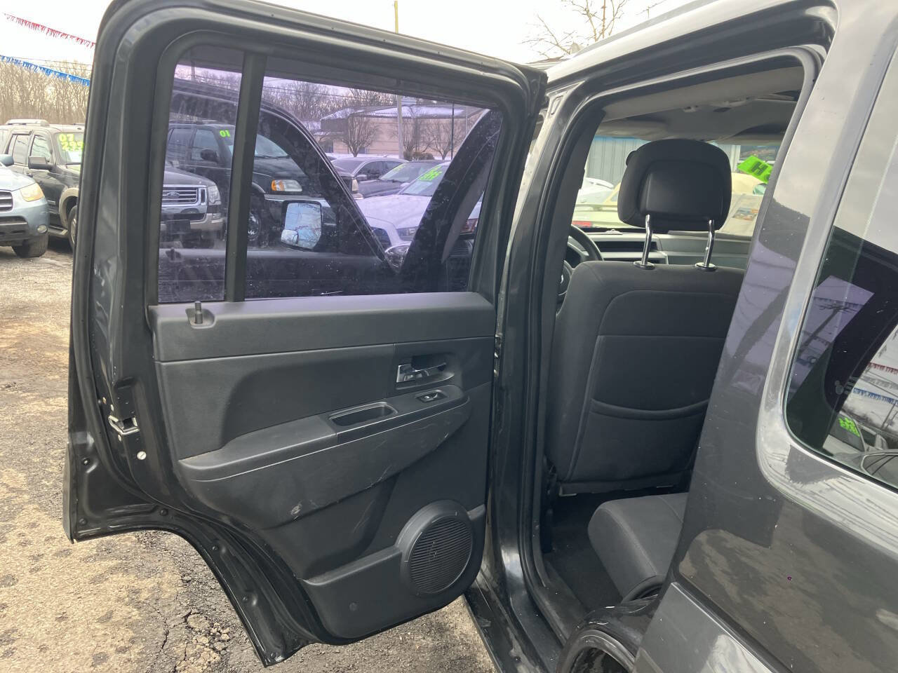 Used 2011 Jeep Liberty Sport image 18