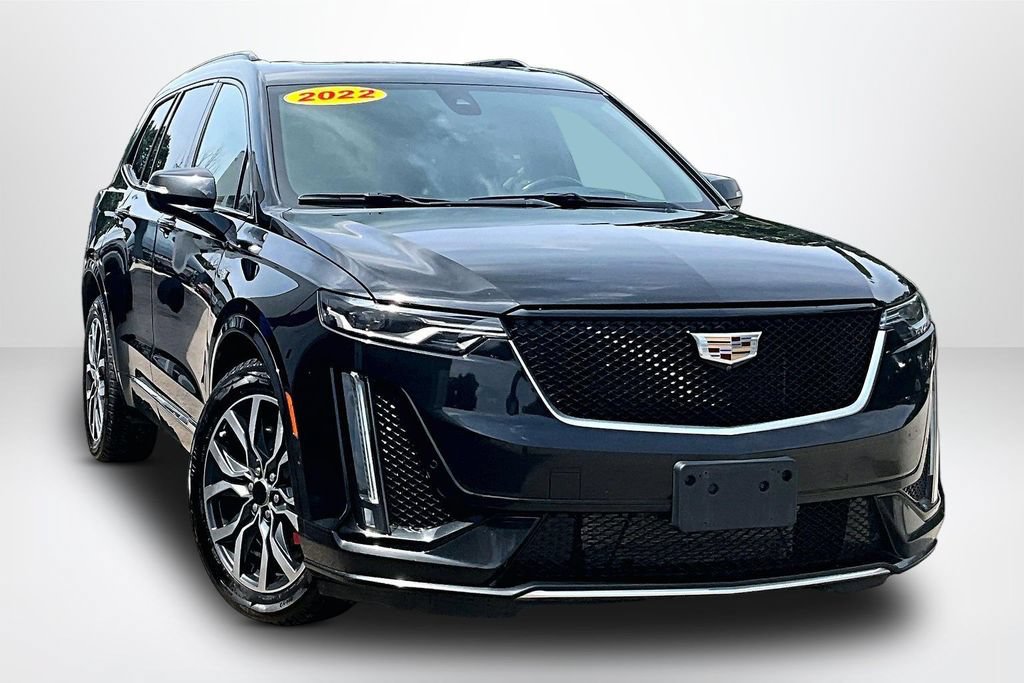 Used 2022 Cadillac XT6 Sport w/ Technology Package AWD/4WD image 3