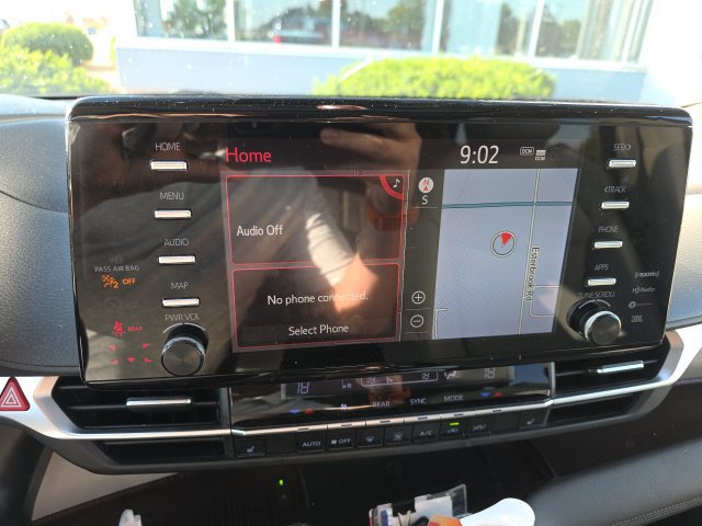 Used 2021 Toyota Sienna XLE w/ XLE Plus Package FWD image 4