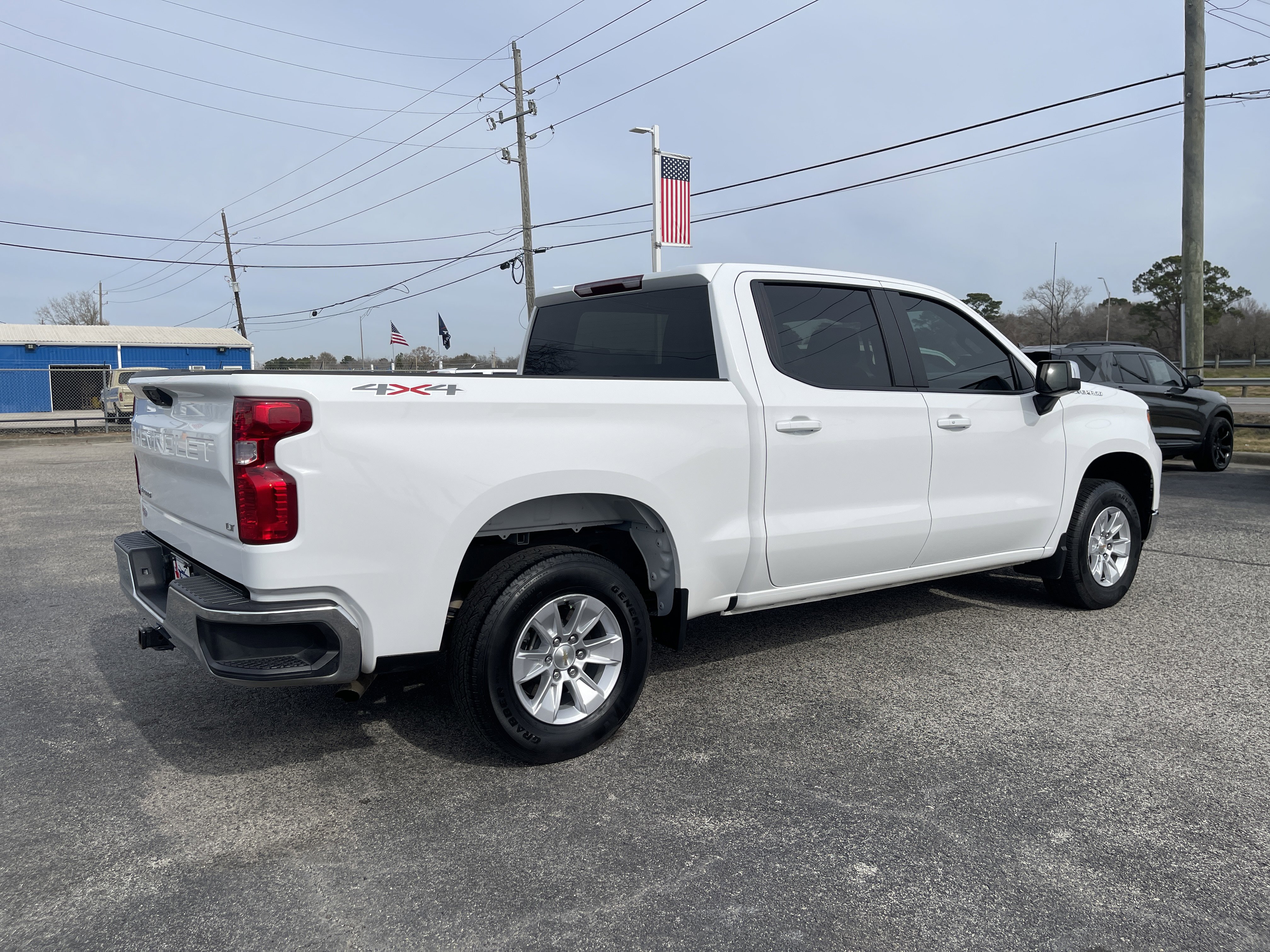 Used 2025 Chevrolet Silverado 1500 LT image 2