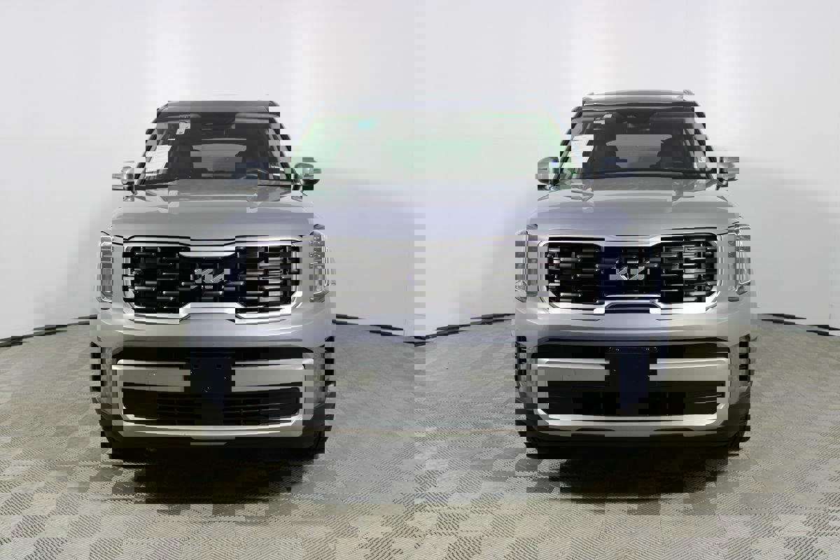 Used 2023 Kia Telluride S image 2