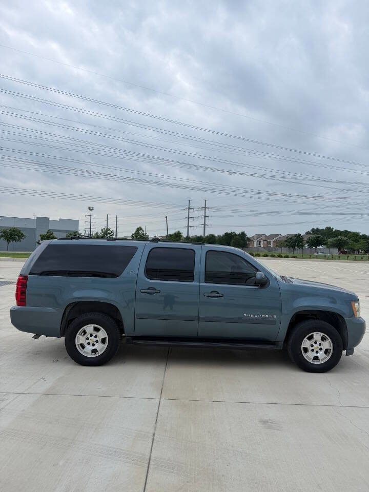 Used 2008 Chevrolet Suburban LT image 4