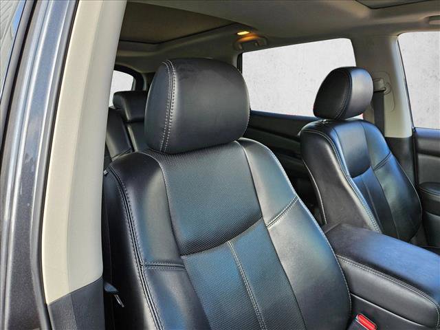 Used 2018 Nissan Pathfinder Platinum image 22