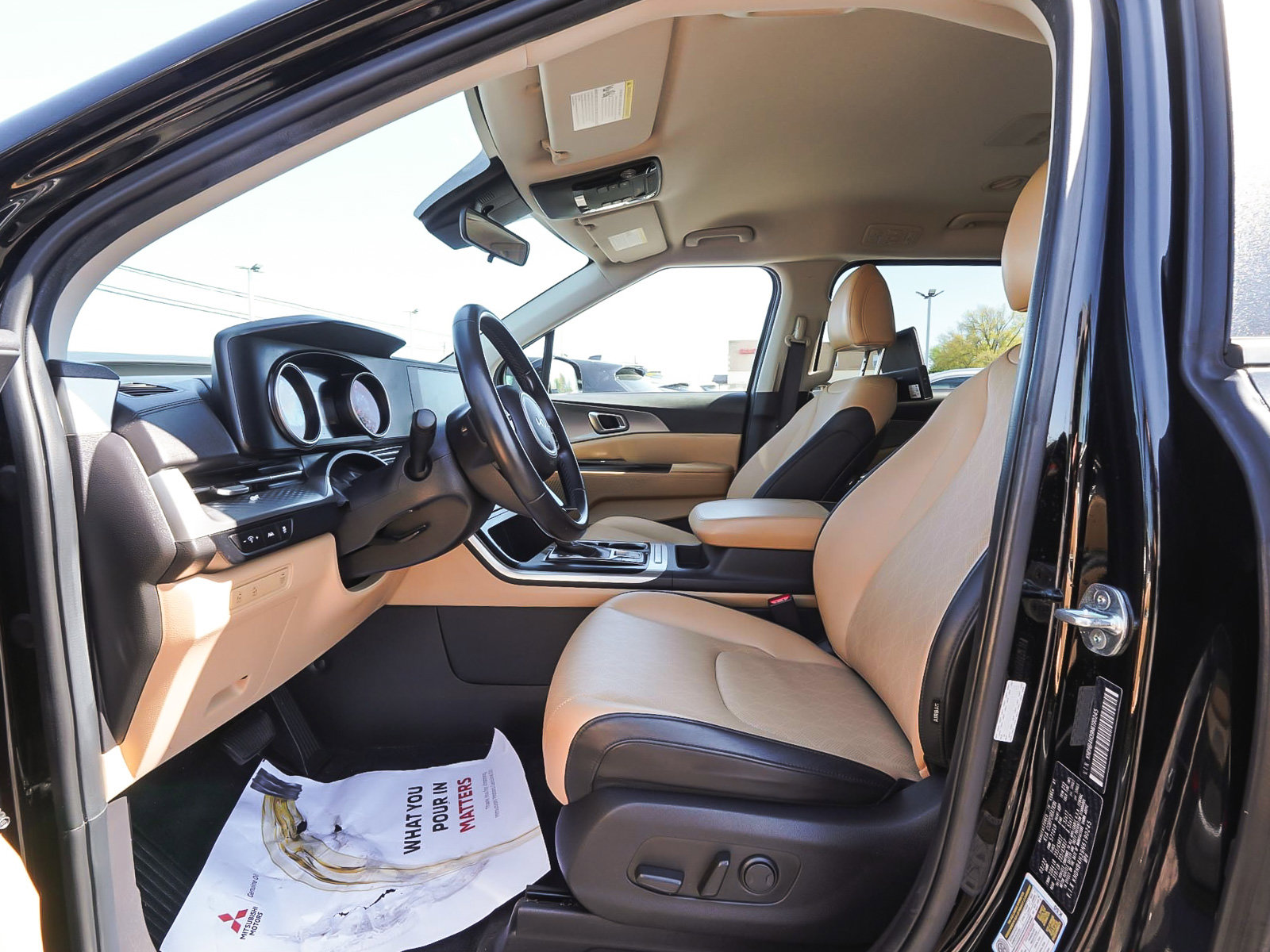 Used 2022 Kia Carnival LX FWD image 30