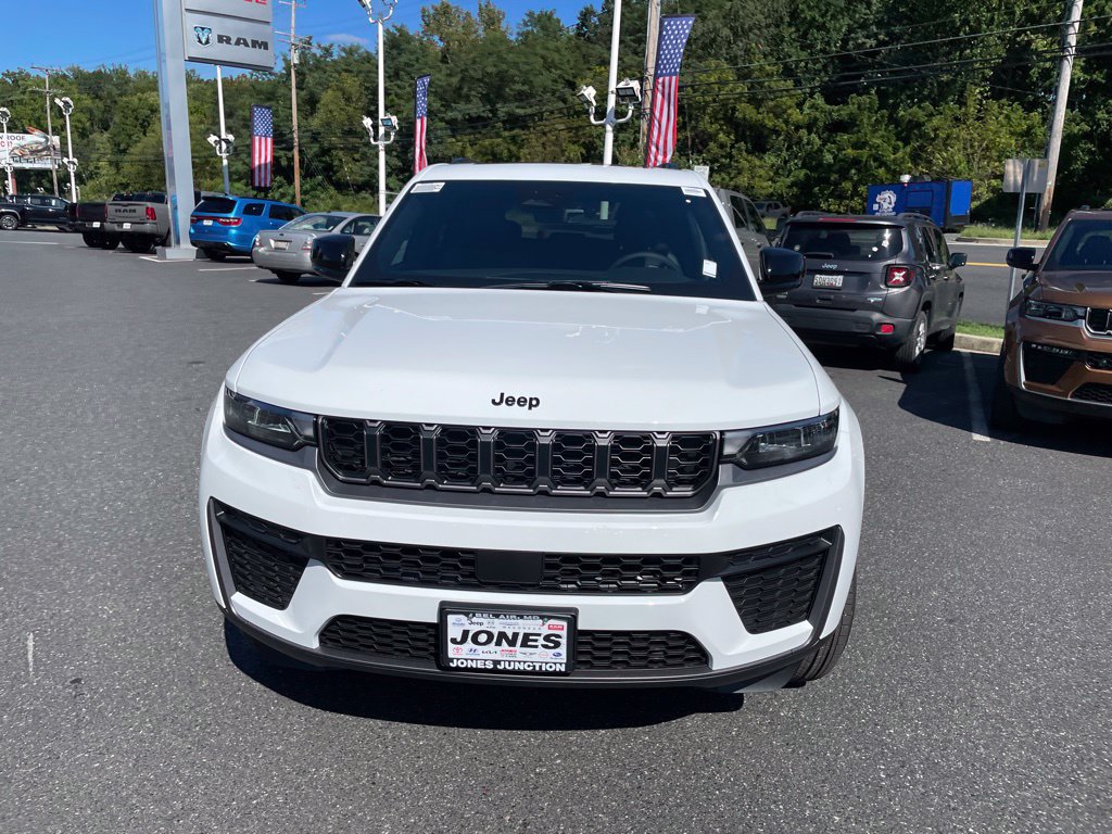 New 2027 Jeep Grand Cherokee Altitude AWD/4WD image 3
