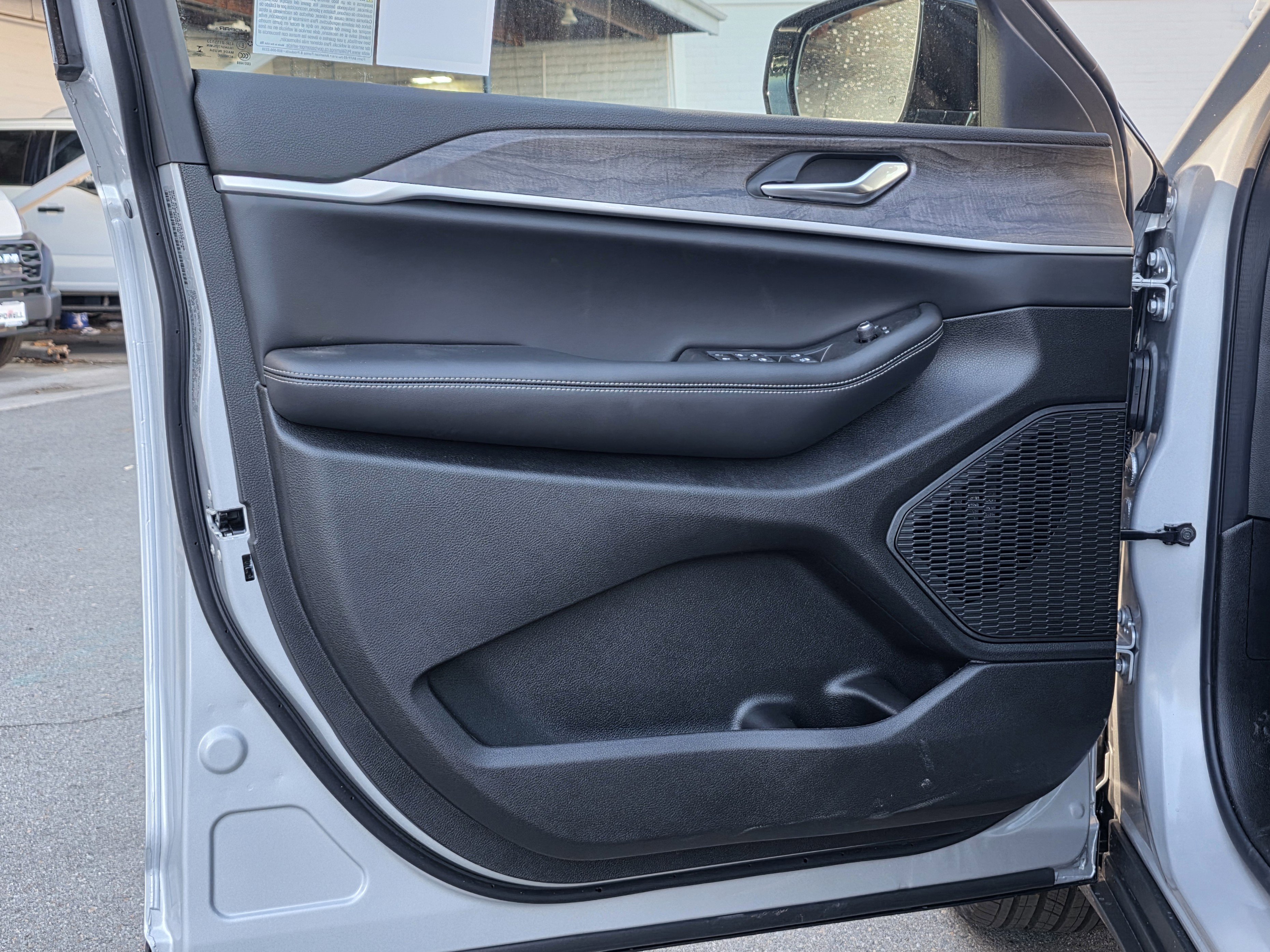 New 2026 Jeep Grand Cherokee Altitude AWD/4WD image 9