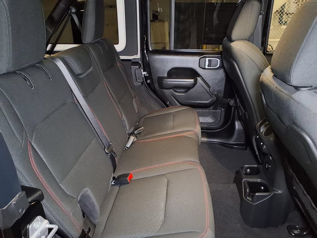 Used 2021 Jeep Wrangler Unlimited Rubicon w/ Xtreme Recon 35" Tire Package AWD/4WD image 21