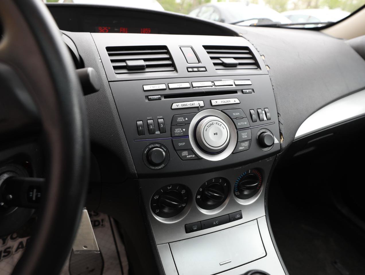Used 2010 MAZDA MAZDA3 i Touring FWD image 18