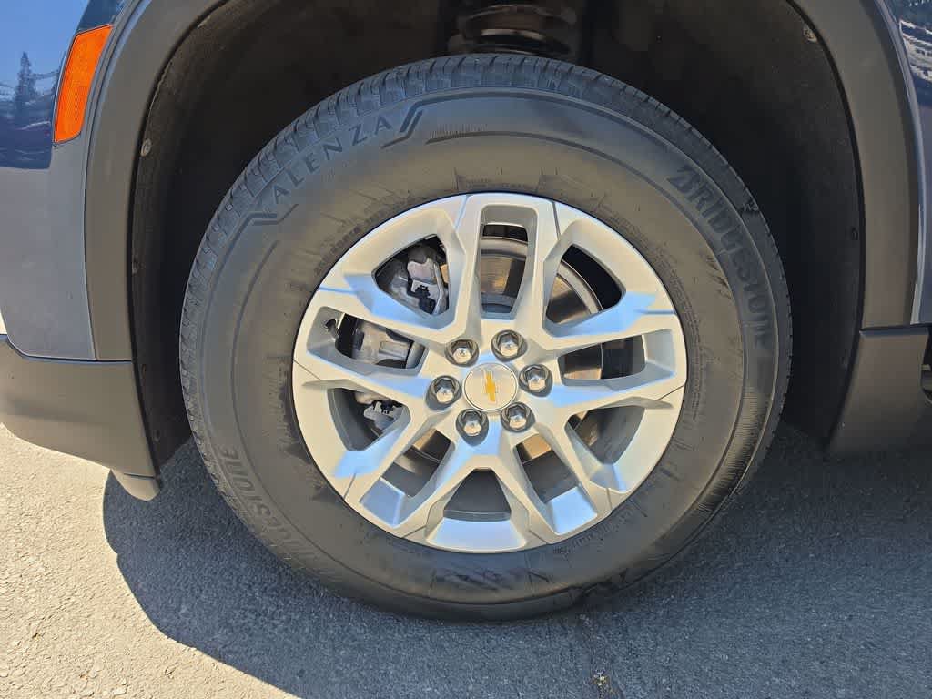 Used 2023 Chevrolet Traverse LS AWD/4WD image 10