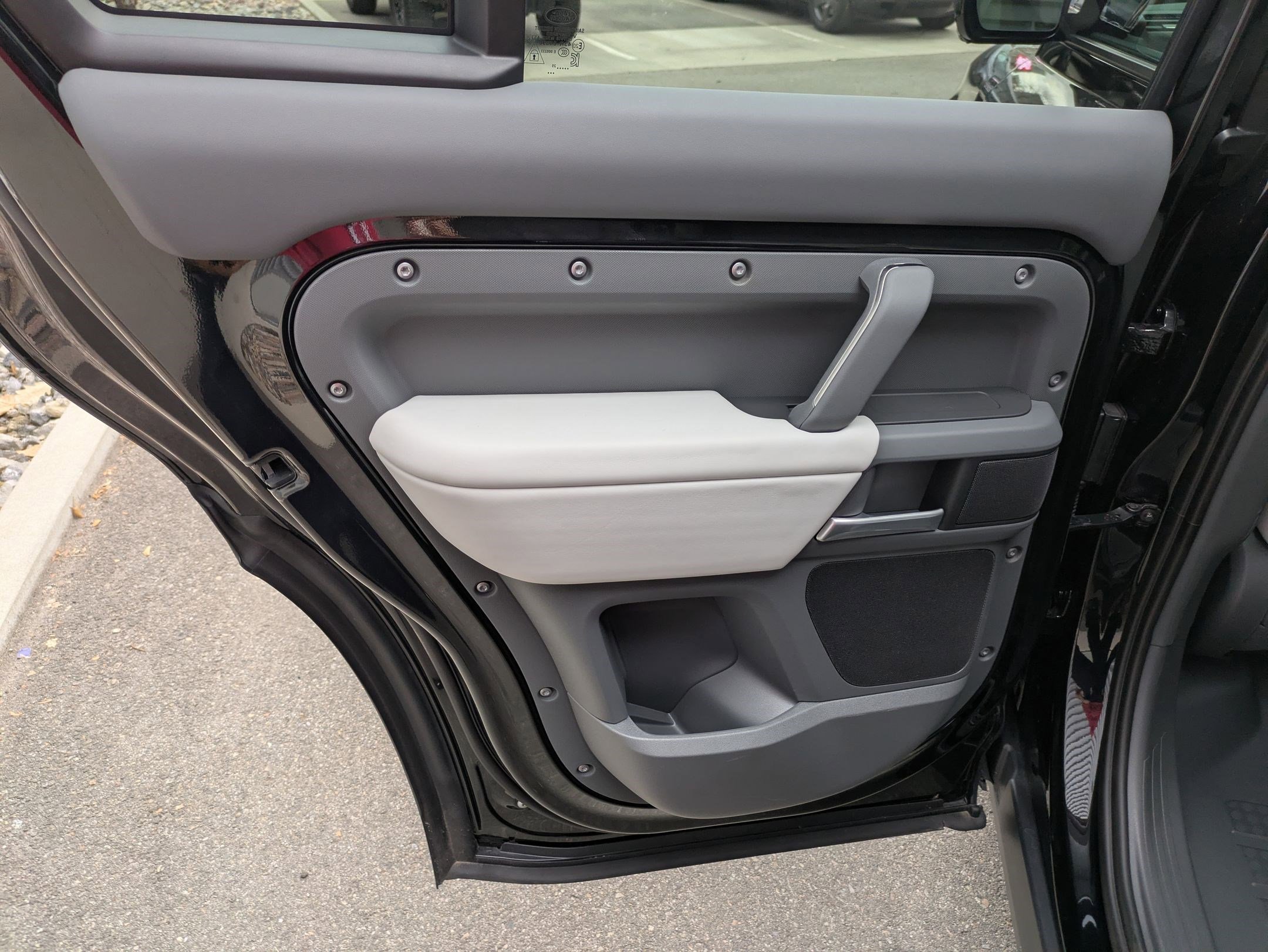 Used 2025 Land Rover Defender 130 S image 31