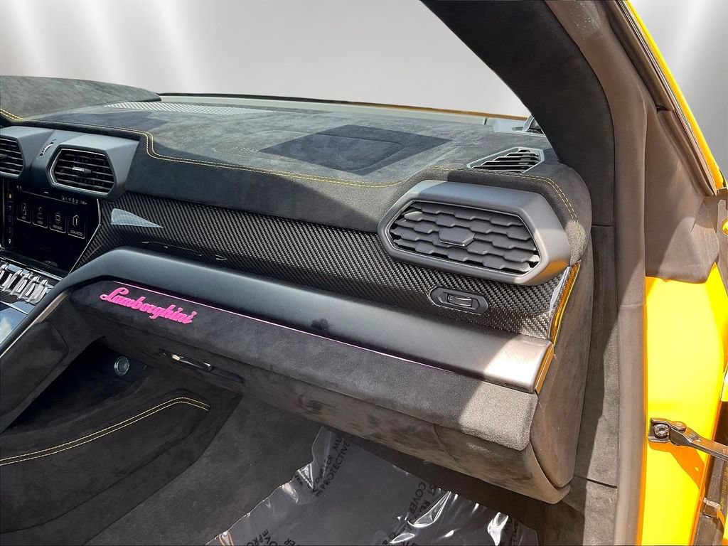 Used 2023 Lamborghini Urus Performante AWD/4WD image 24