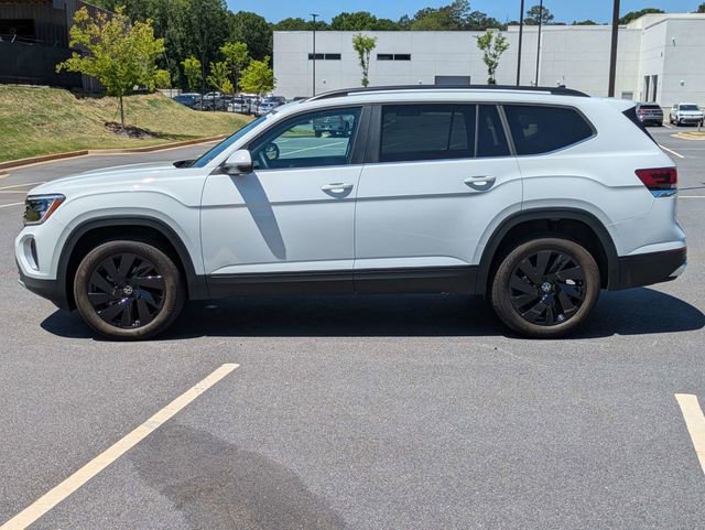 Used 2024 Volkswagen Atlas SE w/ Black Wheel Package FWD image 7