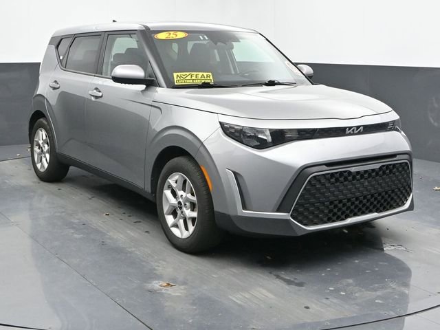 Used 2025 Kia Soul LX w/ LX Technology Package image 2