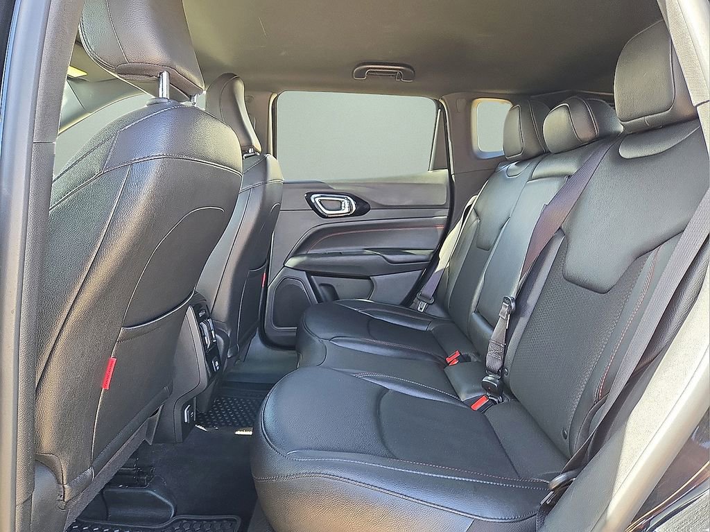Used 2024 Jeep Compass Trailhawk image 16