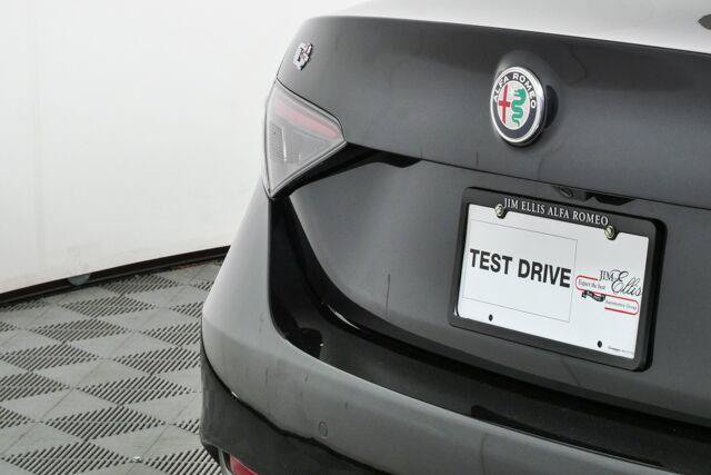 Used 2025 Alfa Romeo Giulia w/ Driving Assist Package RWD image 38