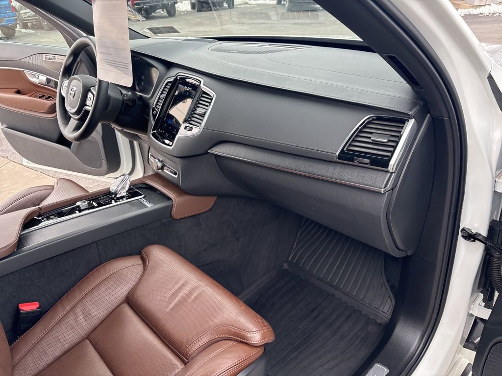 Certified 2024 Volvo XC90 T8 Ultimate w/ Protection Package Premier image 43