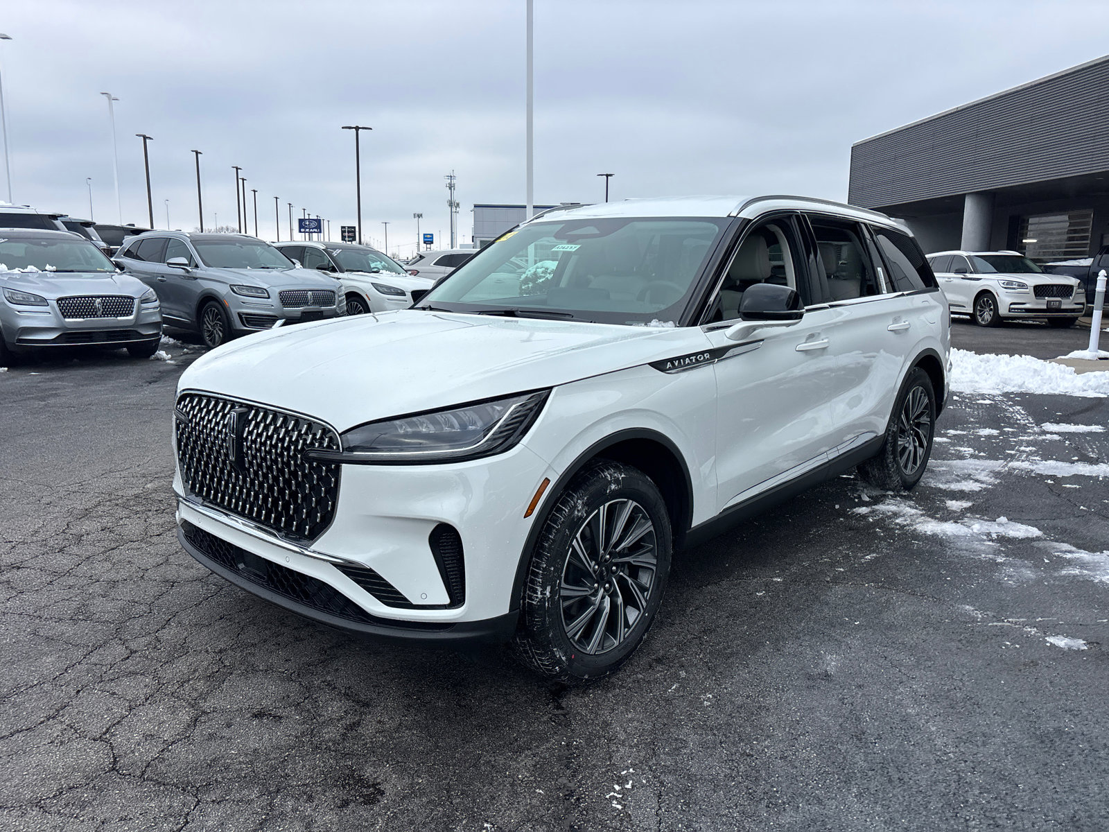 New 2026 Lincoln Aviator AWD image 3