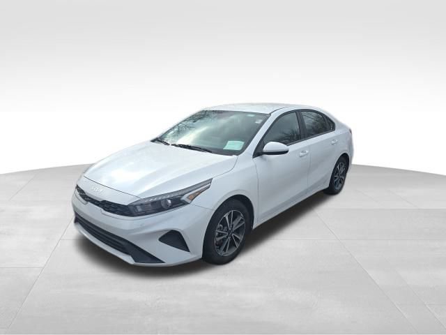 Used 2024 Kia Forte LXS image 2