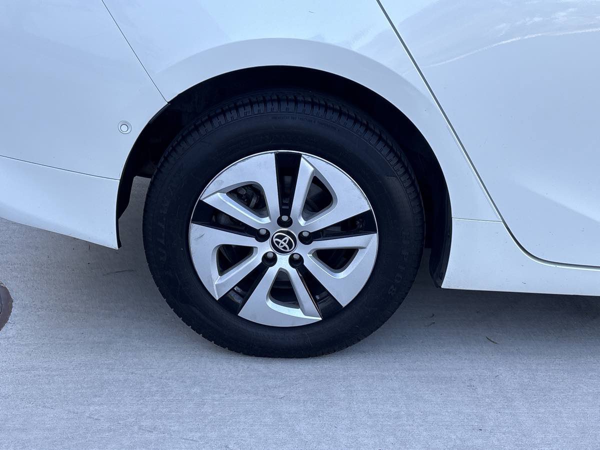 Used 2018 Toyota Prius Two w/ Prius Two Safety Plus Package FWD image 9