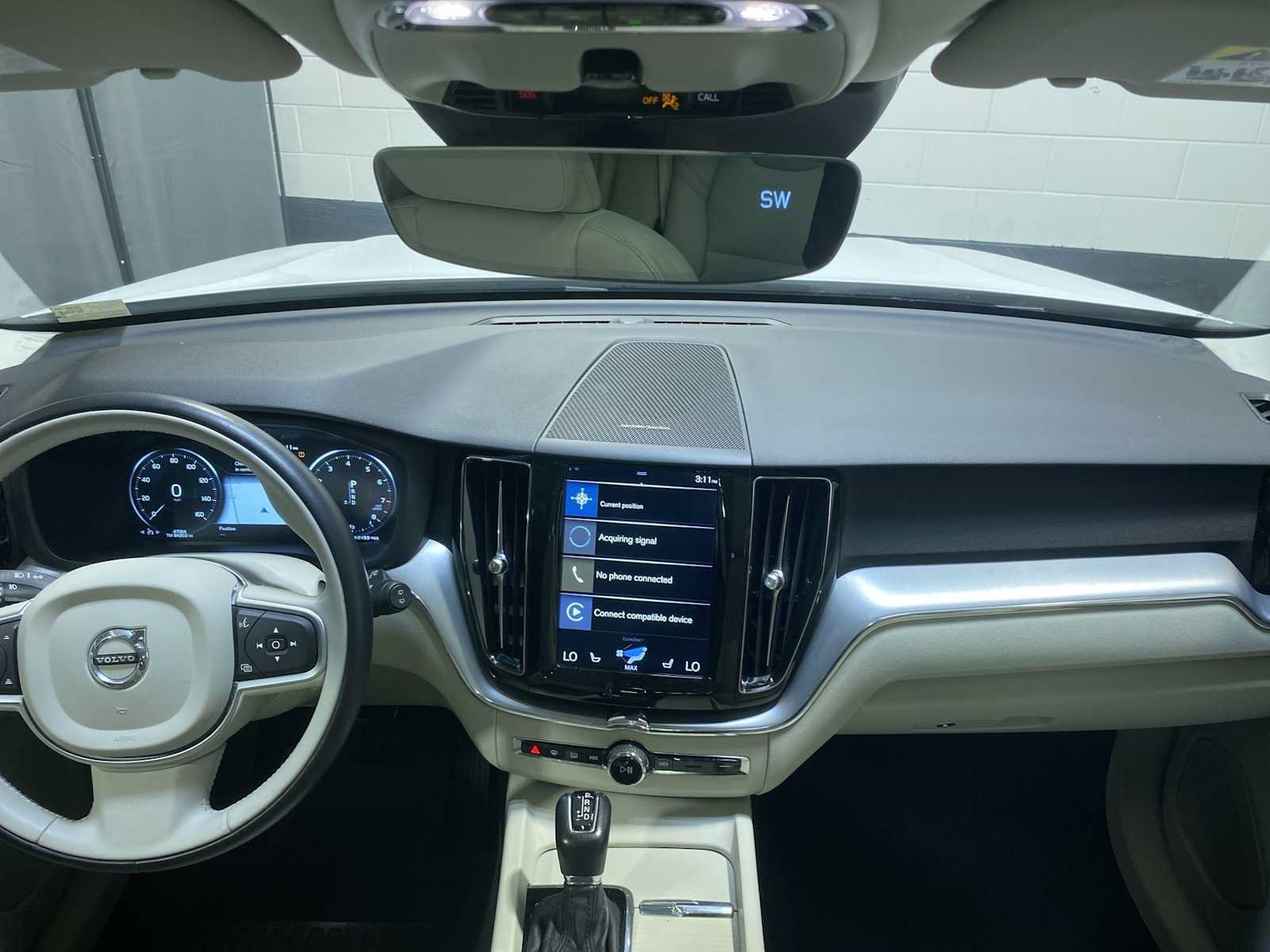 Used 2019 Volvo XC60 T5 Momentum w/ Multimedia Package AWD/4WD image 10