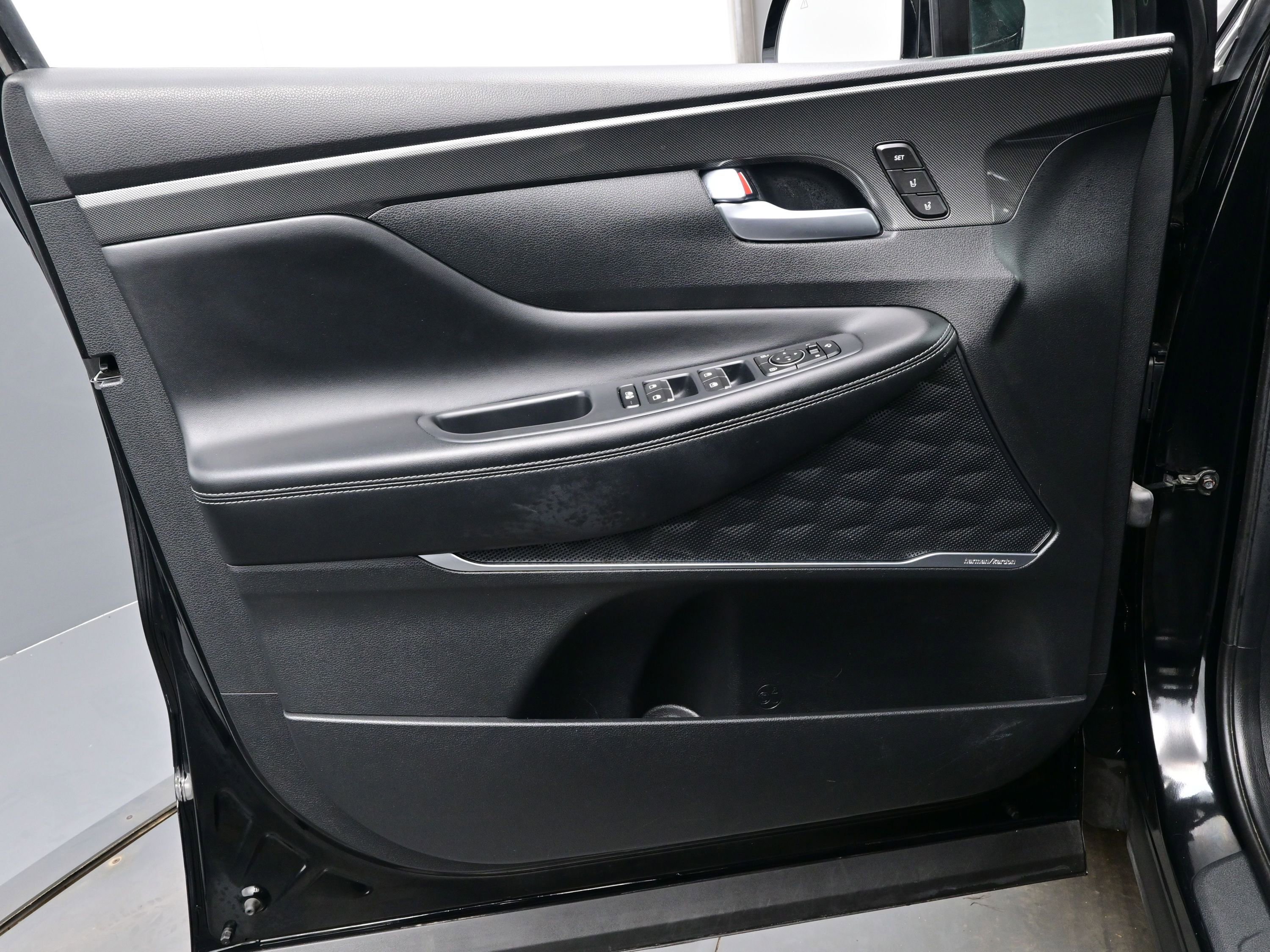 Certified 2023 Hyundai Santa Fe Limited image 9