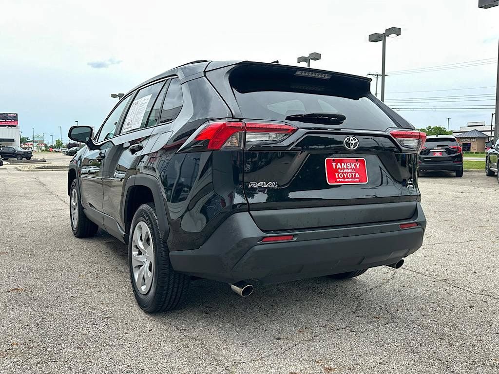 Used 2021 Toyota RAV4 LE AWD/4WD image 3
