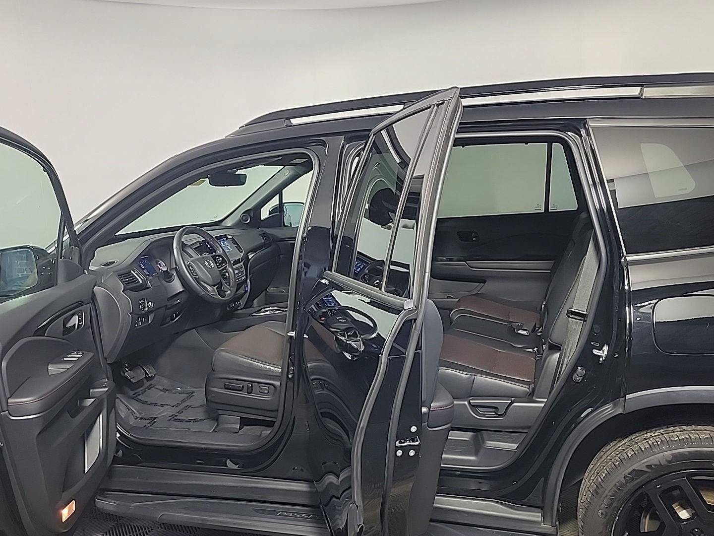 Certified 2024 Honda Passport Black Edition image 16