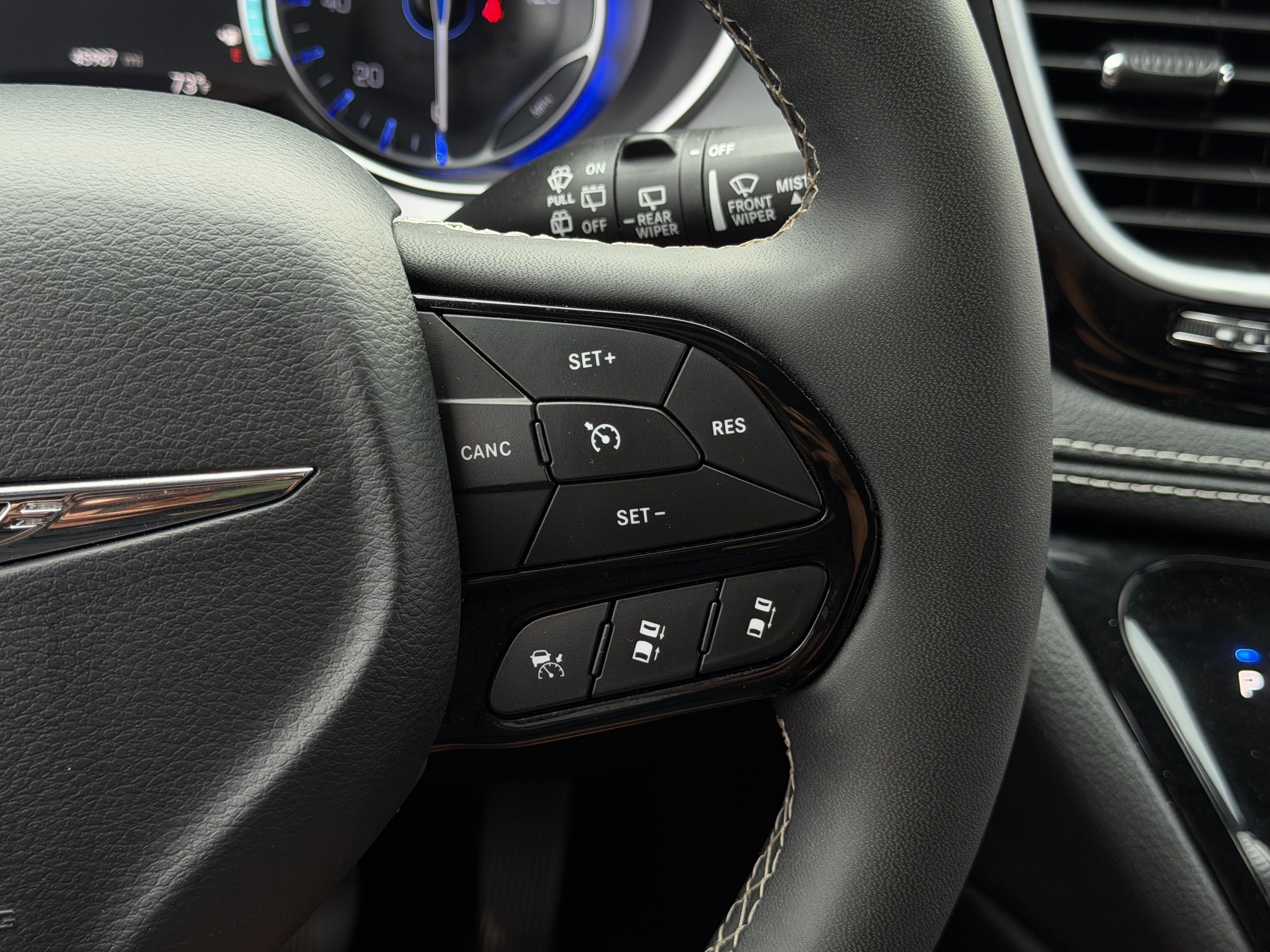 Used 2025 Chrysler Pacifica Limited FWD image 19