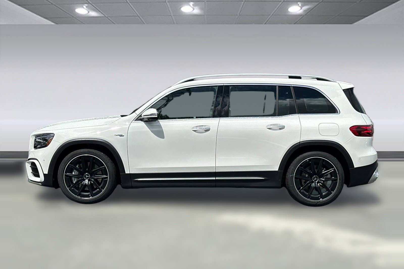 Used 2026 Mercedes-Benz GLB 35 AMG 4MATIC image 2