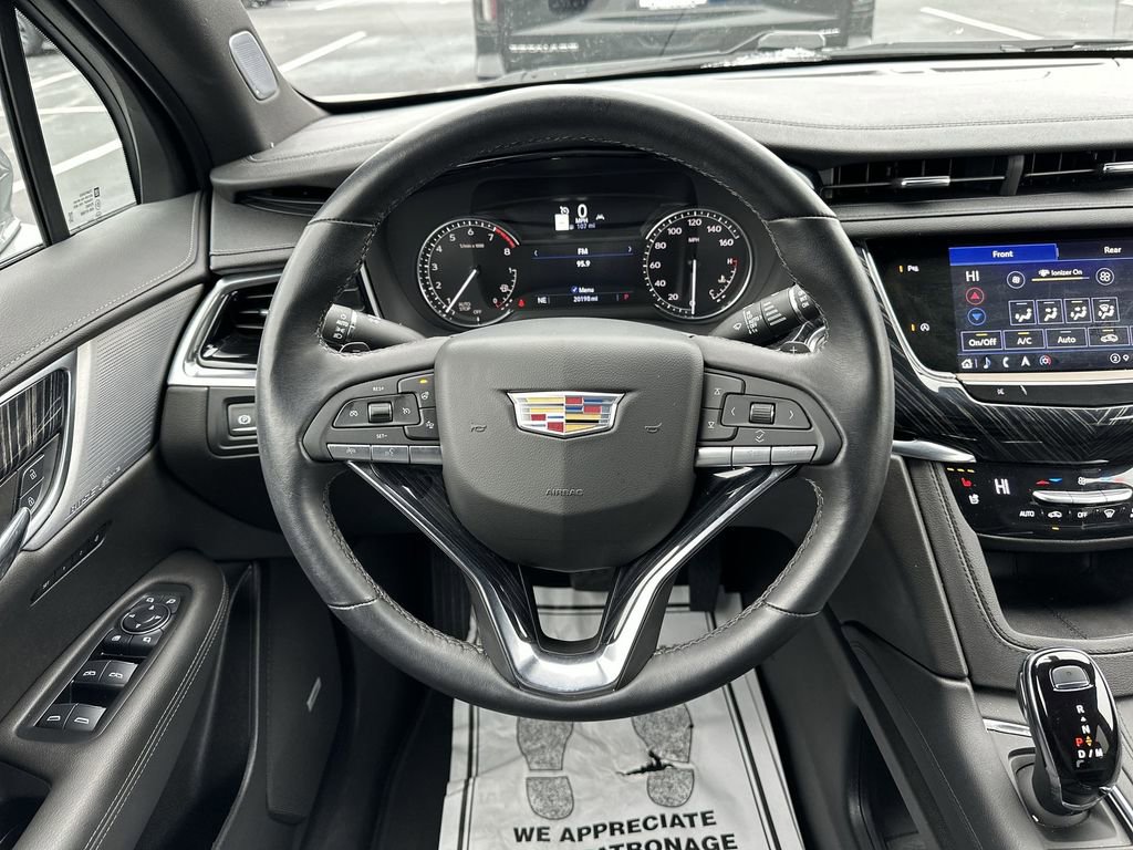 Used 2025 Cadillac XT6 Premium Luxury FWD image 14