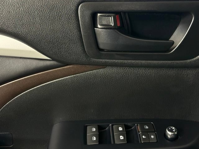 Used 2018 Toyota Highlander Plus FWD image 16