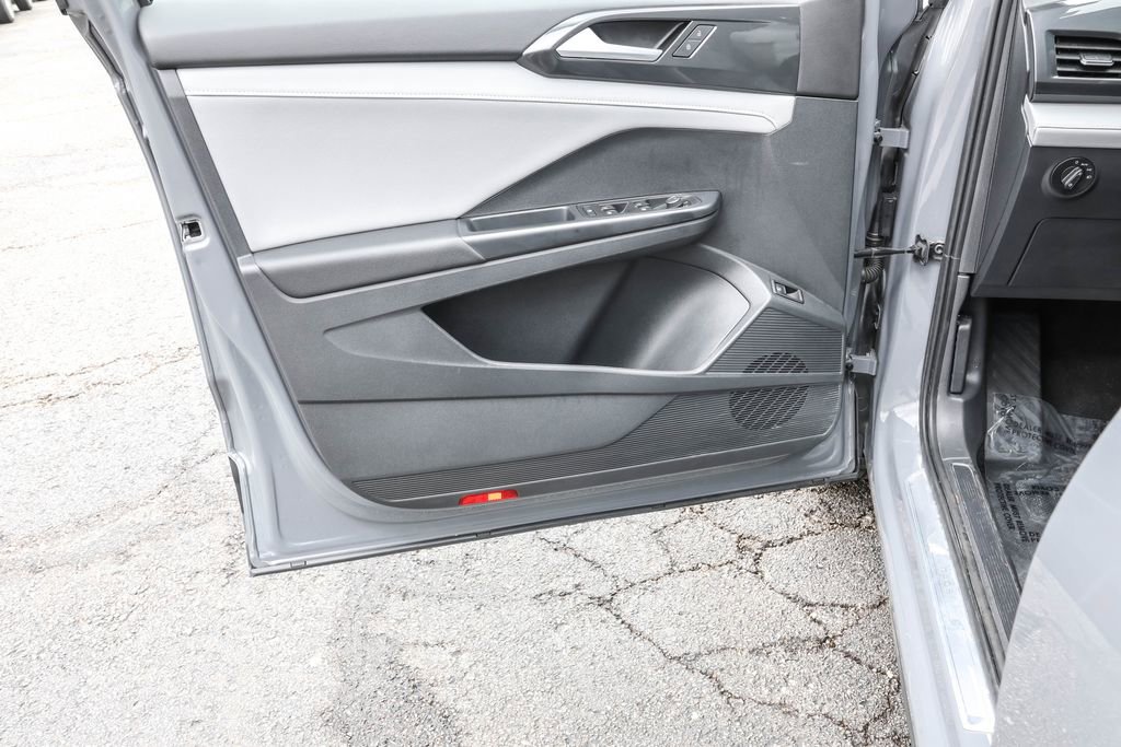 Certified 2023 Volkswagen Taos SEL AWD/4WD image 30