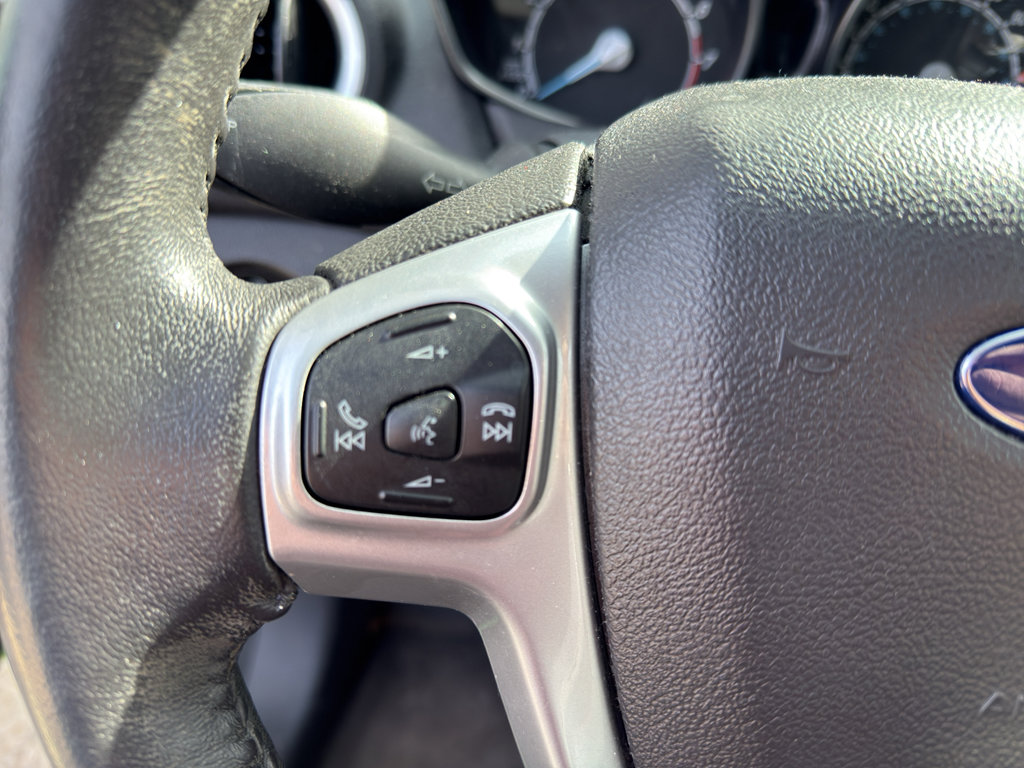 Used 2015 Ford Fiesta SE image 6
