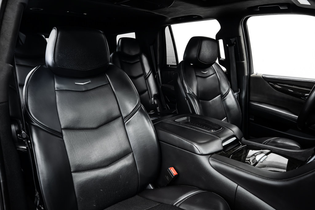 Used 2020 Cadillac Escalade Platinum RWD image 32