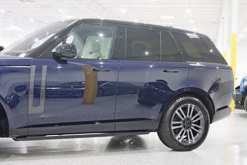 Used 2023 Land Rover Range Rover SE image 3