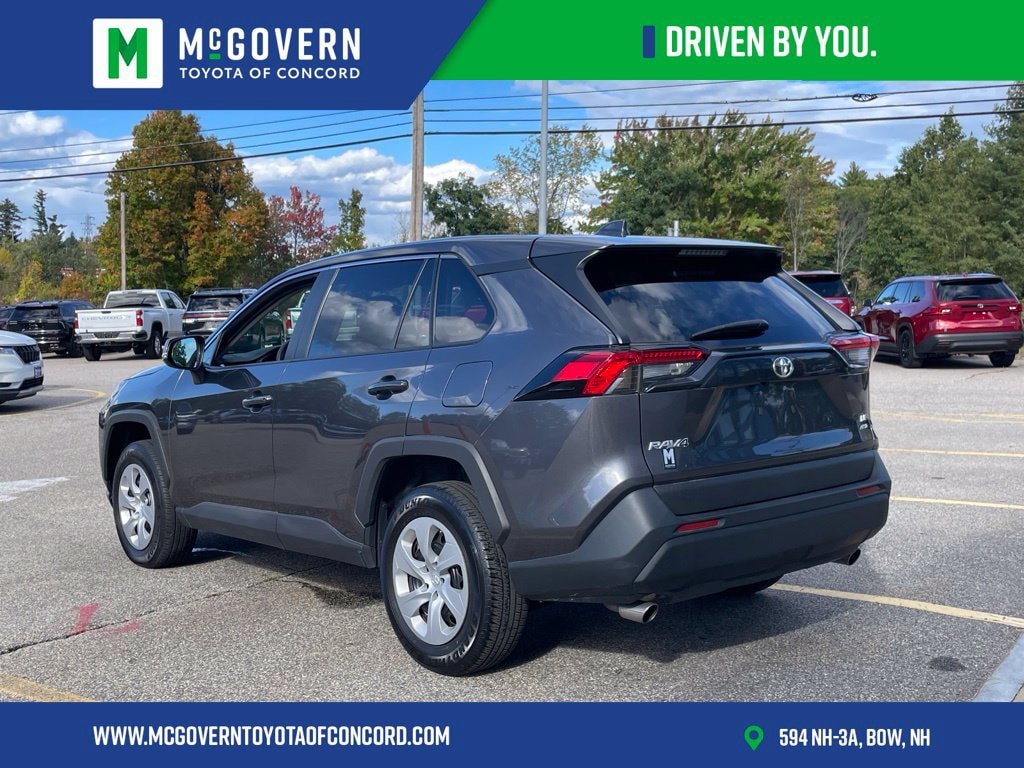 Used 2024 Toyota RAV4 LE AWD/4WD image 3