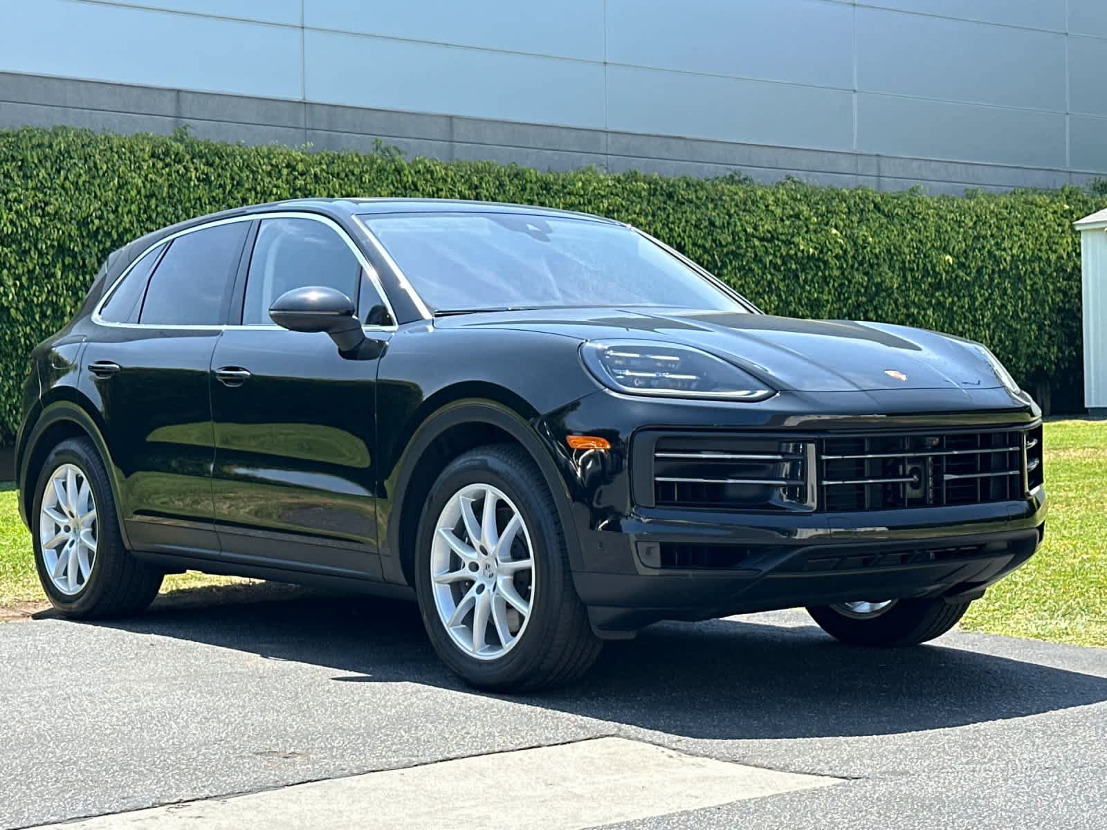 Certified 2025 Porsche Cayenne AWD/4WD image 10