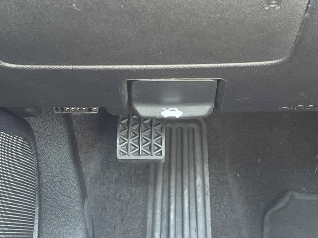 Used 2021 Chevrolet Malibu LT image 29