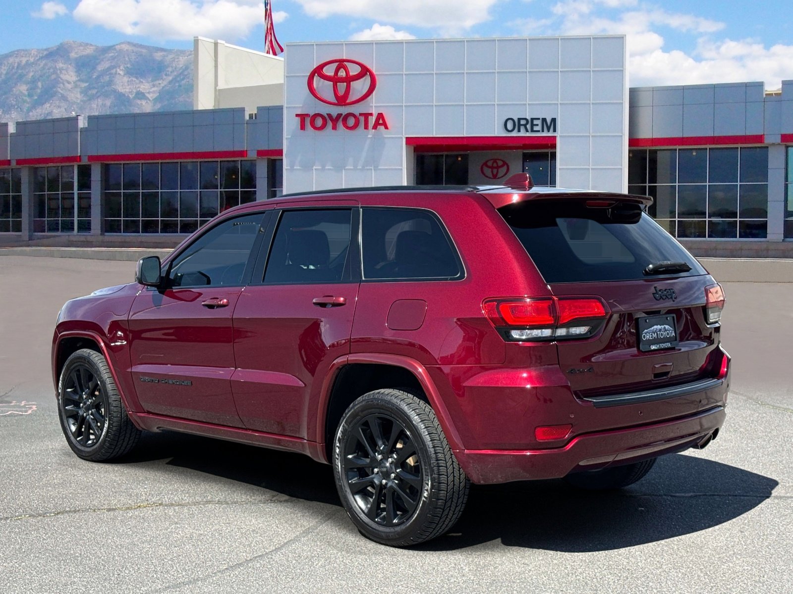 Used 2018 Jeep Grand Cherokee Altitude AWD/4WD image 5